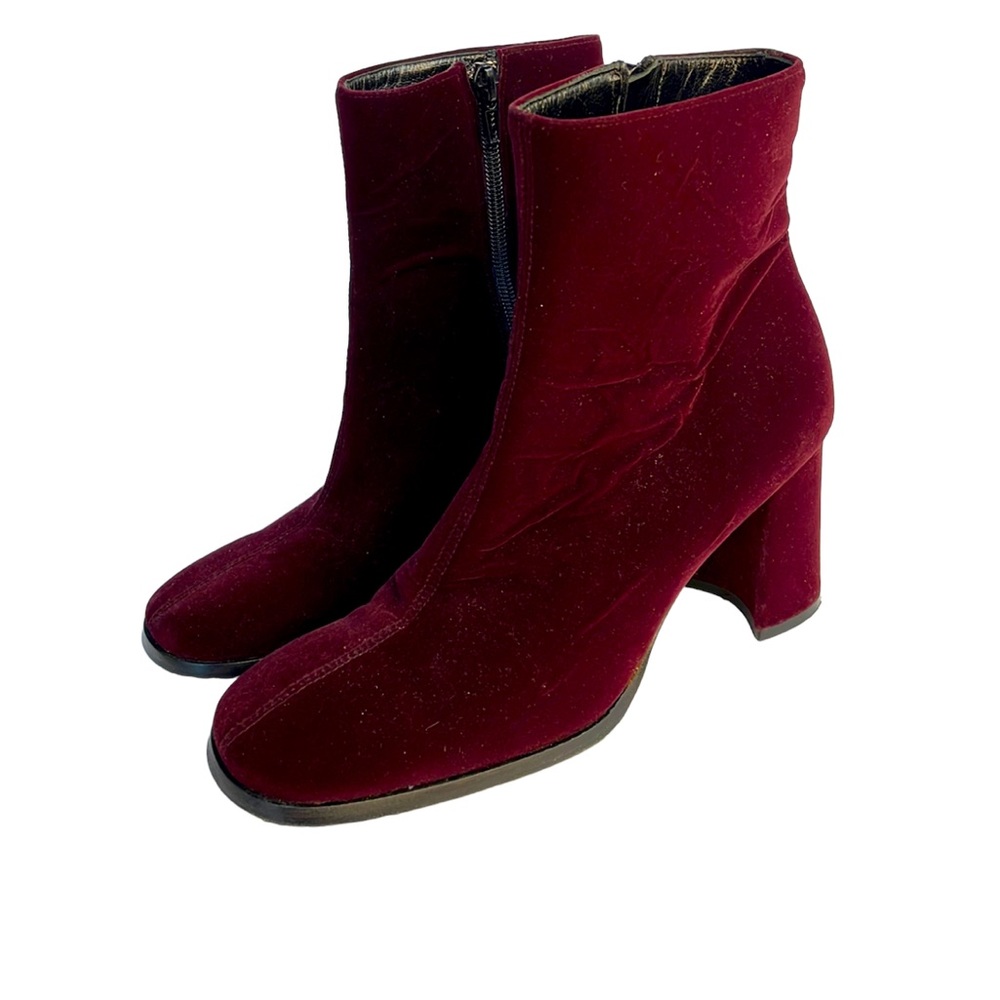 Not for sale -NATHLIE Woman’s vintage boots in aubergine color velvet, 38,